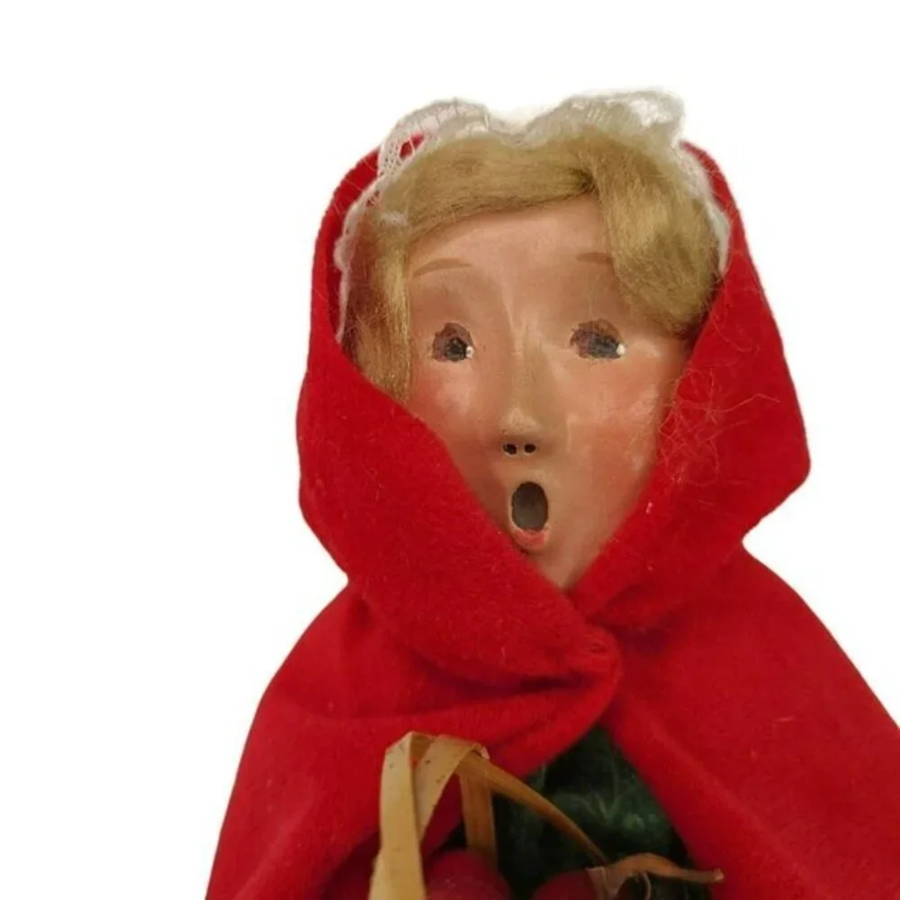 Byers‎ Choice Carolers Ltd Williamsburg 2001 Christmas Lady Apples Red Cape READ